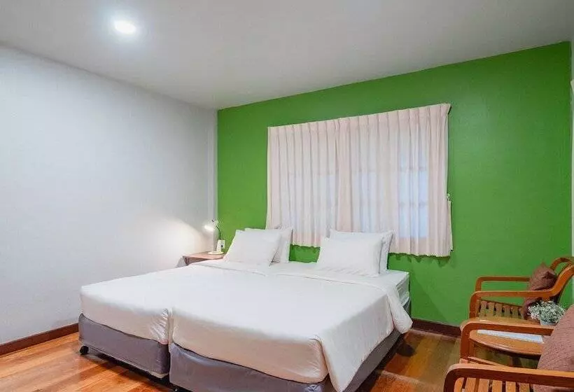 Hotelli Baan Klang Aow Beach Resort