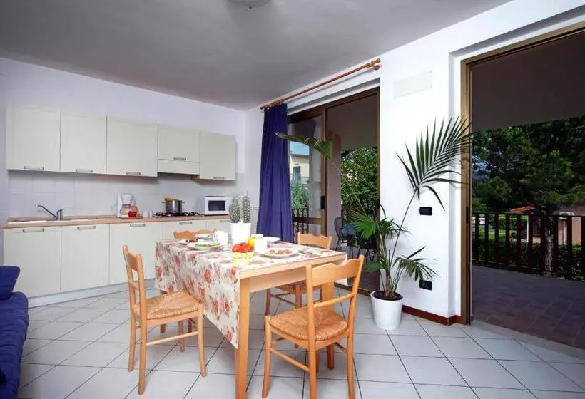 Hotelli Camping Garden Tourist