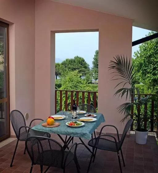 Hotelli Camping Garden Tourist