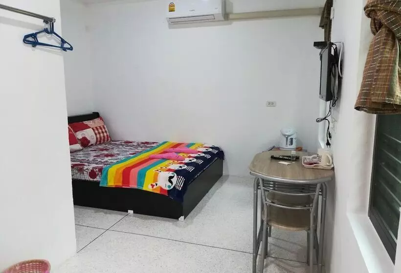 Hotelli Sroe Ground Homestay