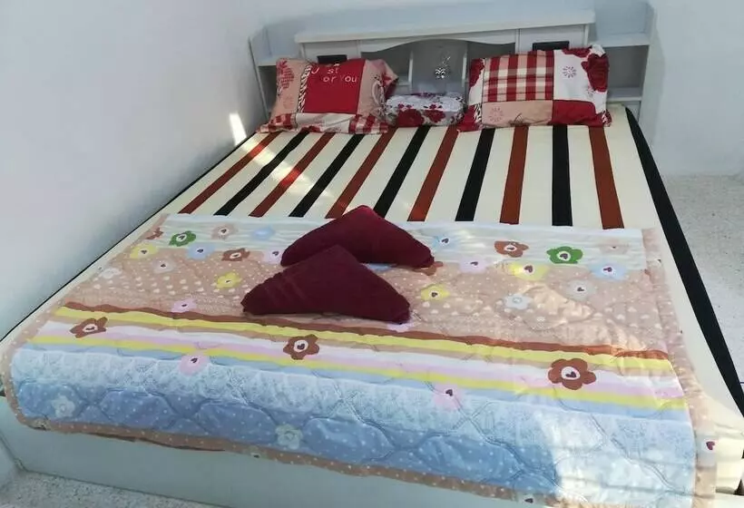 Hotelli Sroe Ground Homestay