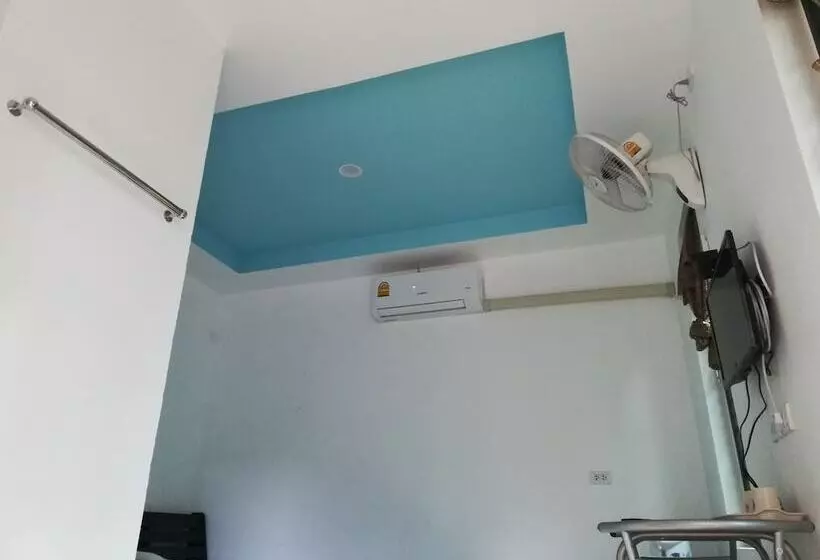 Hotelli Sroe Ground Homestay