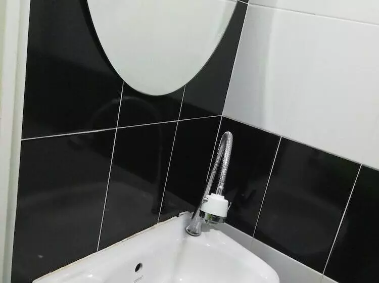 Hotelli Sroe Ground Homestay