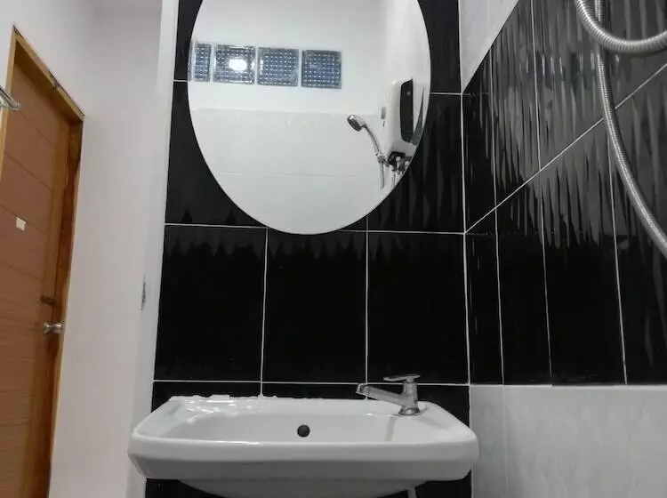 Hotelli Sroe Ground Homestay