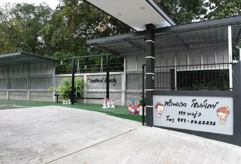 Hotelli Sroe Ground Homestay