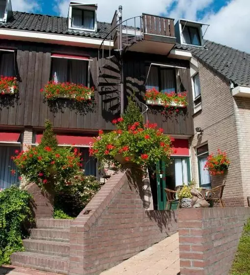 هتل Steensel