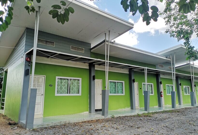 فندق The Palm Village