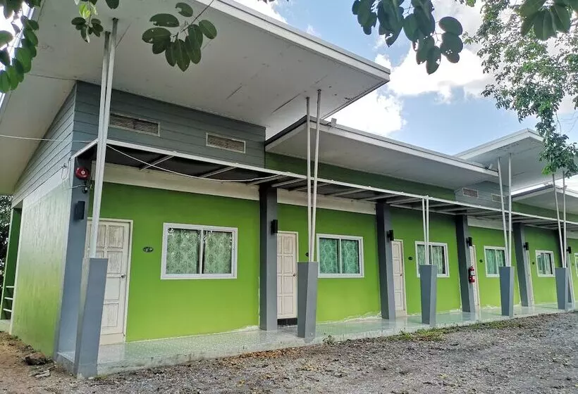 ホテル The Palm Village