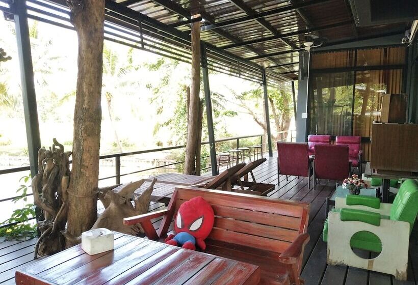 فندق The Palm Village