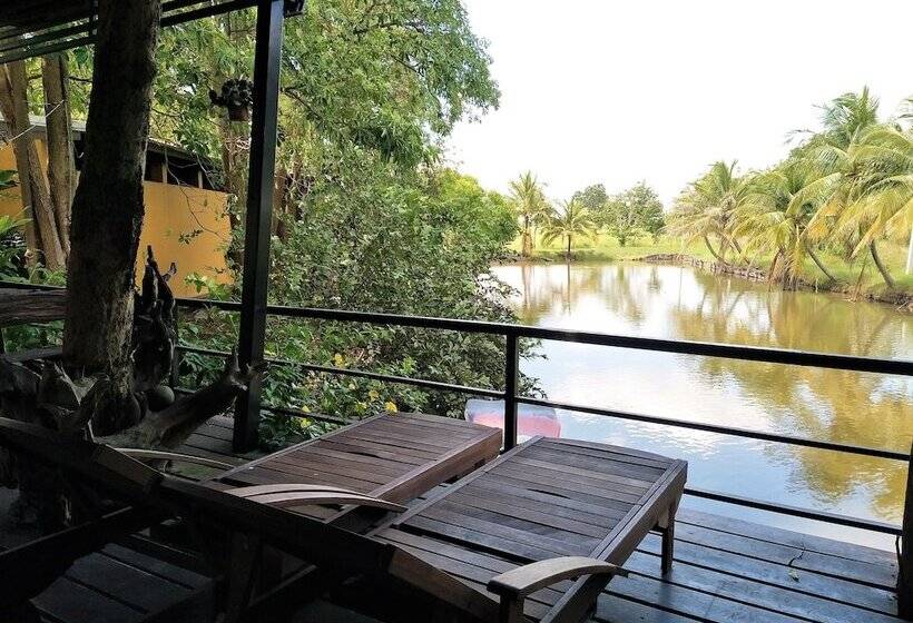 فندق The Palm Village