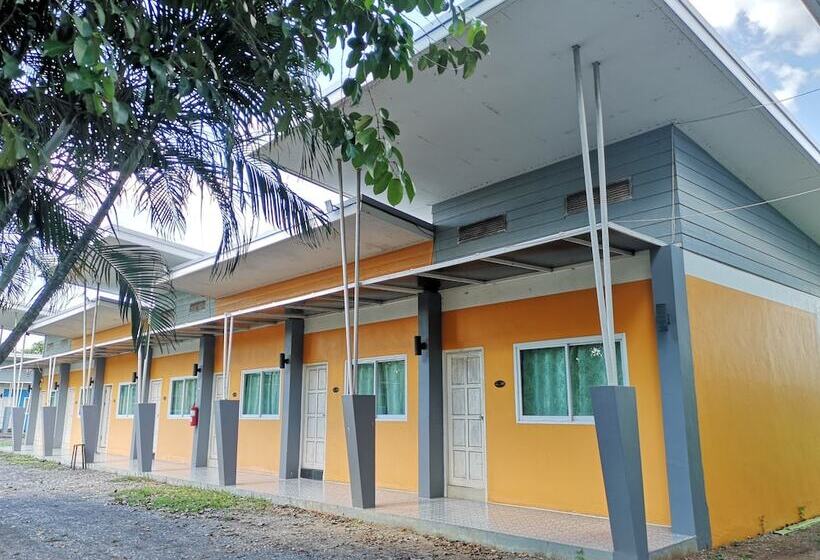 فندق The Palm Village