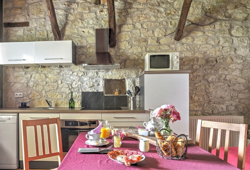 White Stone Cottage Very Well Restored, Surrounded By Nature, With Swimming Pool