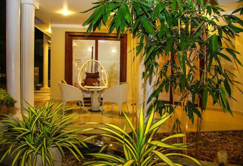 בית מלון כפרי Royal Classic Resort