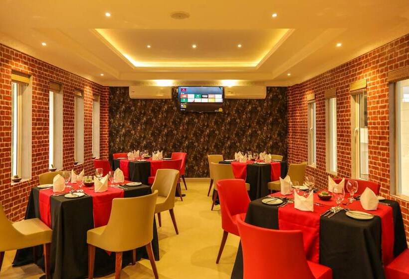 בית מלון כפרי Royal Classic Resort