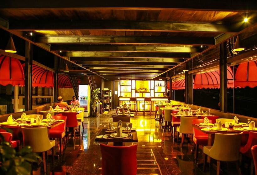 בית מלון כפרי Royal Classic Resort