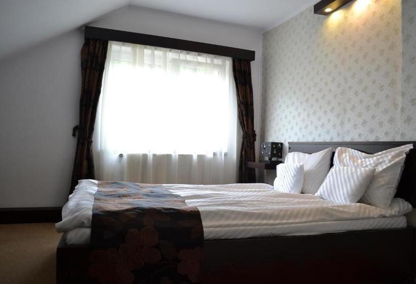 بنسيون Chic City Rooms