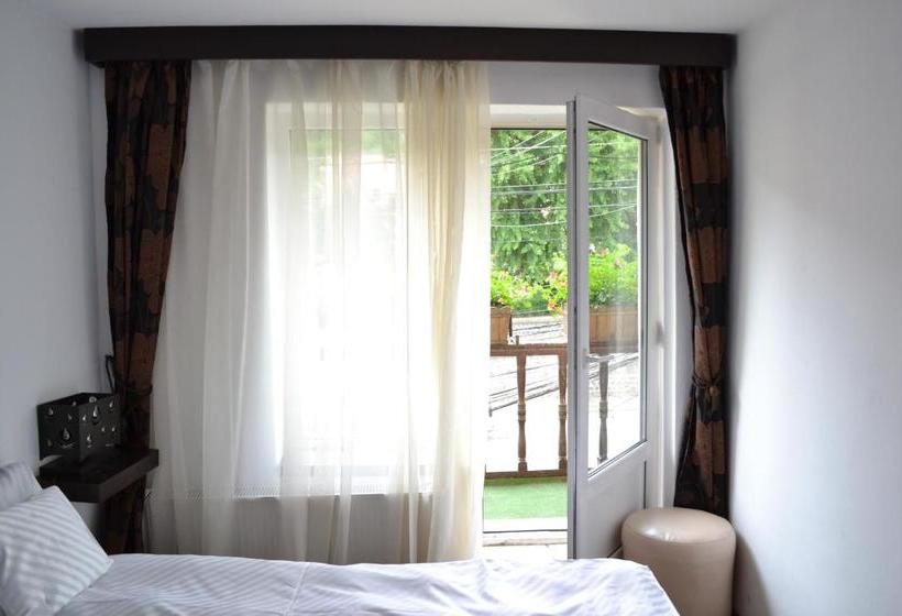 بنسيون Chic City Rooms