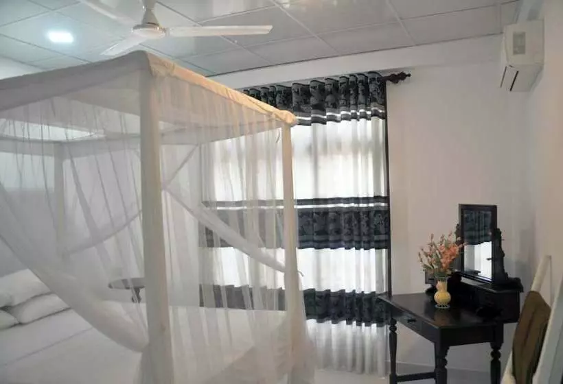 ホテル Dineth Villa