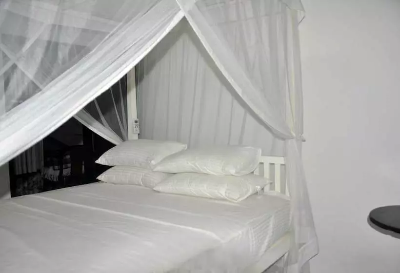 ホテル Dineth Villa