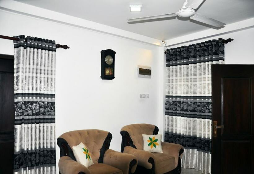 Отель Dineth Villa