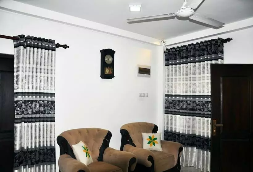 ホテル Dineth Villa