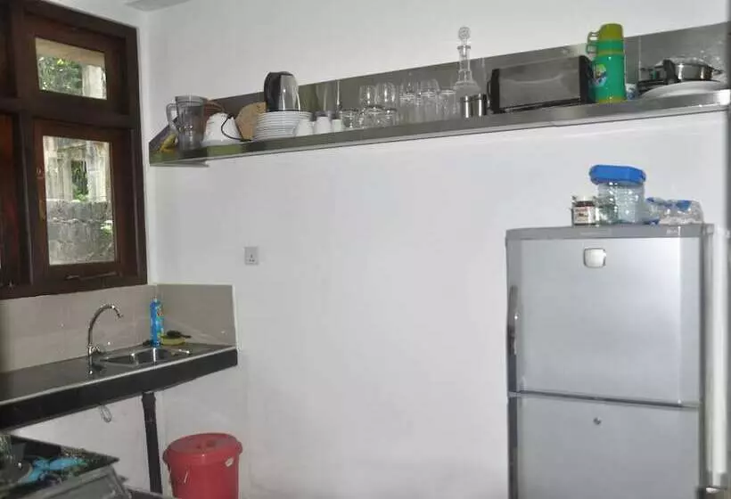 ホテル Dineth Villa