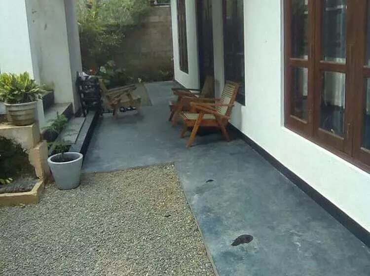 ホテル Dineth Villa