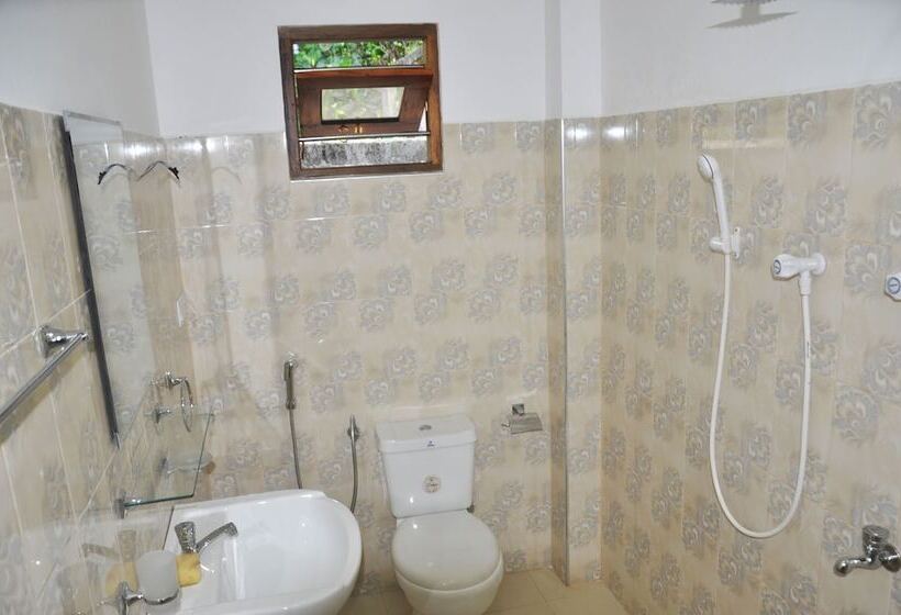 Отель Dineth Villa