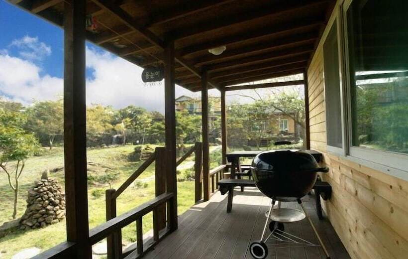 בית מלון כפרי Gotjawal Geomun Oreum Pension