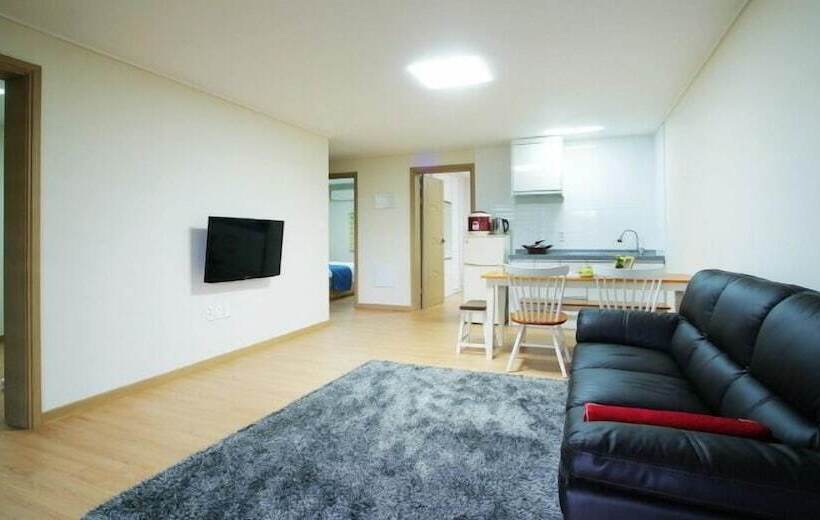 בית מלון כפרי Gotjawal Geomun Oreum Pension