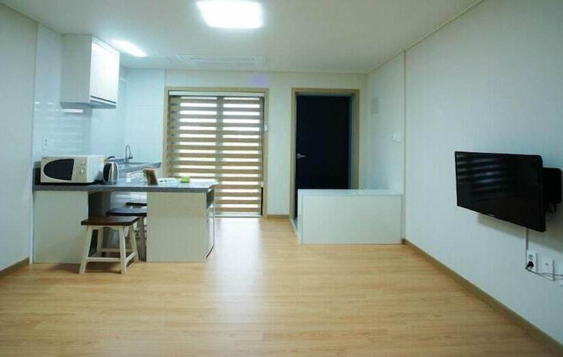 בית מלון כפרי Gotjawal Geomun Oreum Pension