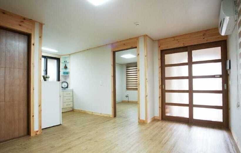 בית מלון כפרי Gotjawal Geomun Oreum Pension