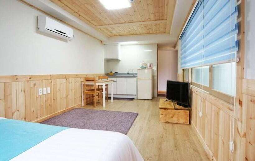 בית מלון כפרי Gotjawal Geomun Oreum Pension