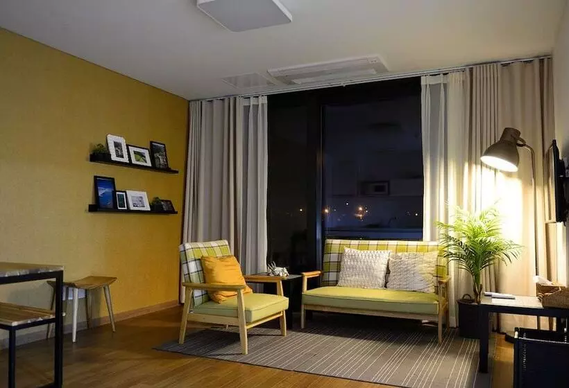 Hotelli Jeju Clair De Lune Pension