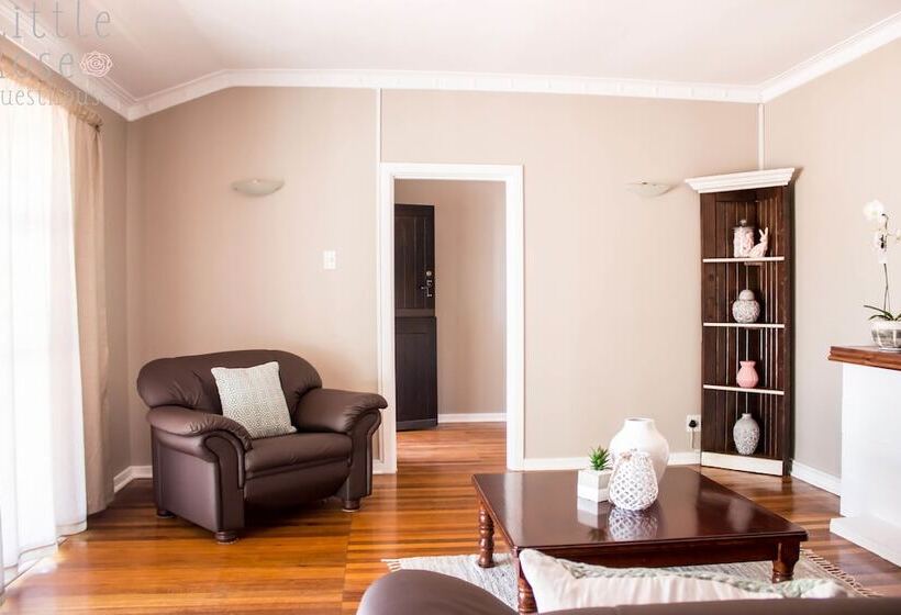 בית מלון כפרי Little Rose Guesthouse & Self Catering