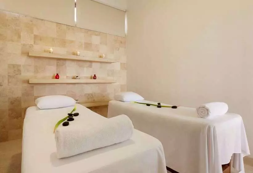 هتل Costa Del Sol Wyndham Trujillo