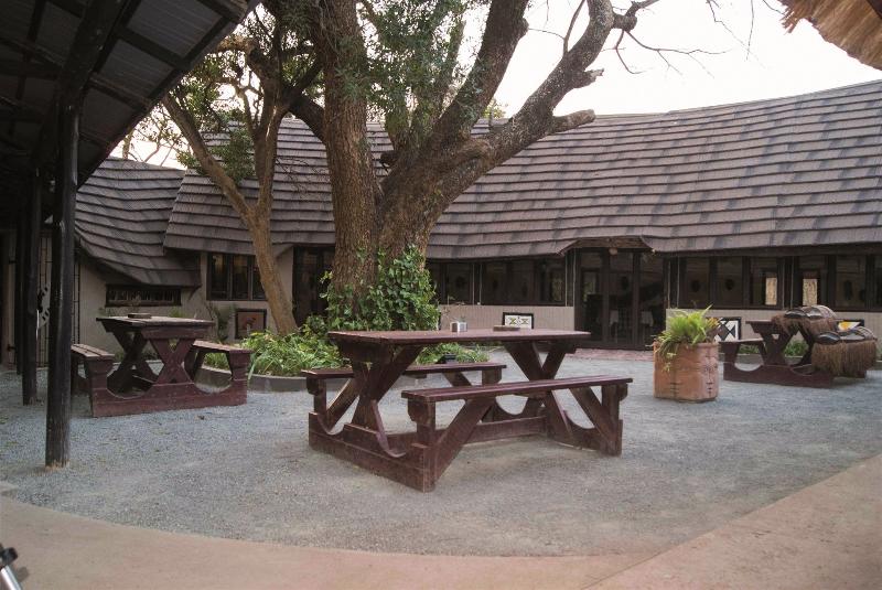 בית מלון כפרי Gooderson Dumazulu Lodge & Traditional Village
