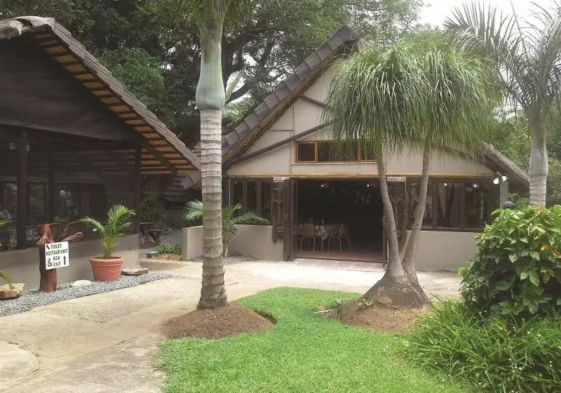 فندق Gooderson Dumazulu Lodge & Traditional Village