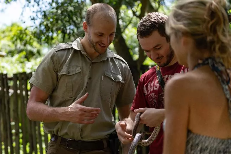 فندق Gooderson Dumazulu Lodge & Traditional Village