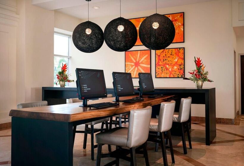 هتل St. Kitts Marriott Resort & The Royal Beach Casino