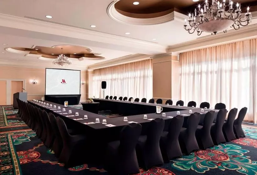 هتل St. Kitts Marriott Resort & The Royal Beach Casino