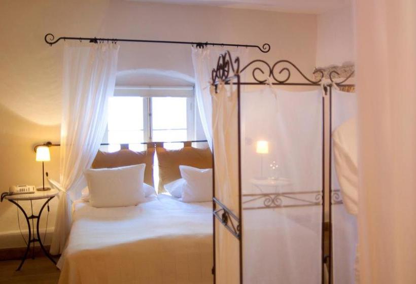 Hotel The Three Sisters