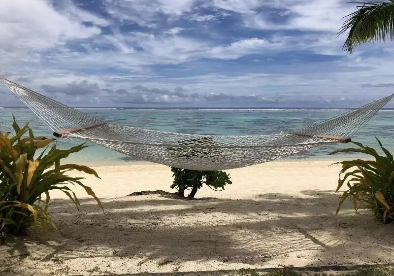 Motu Beachfront Art Villas