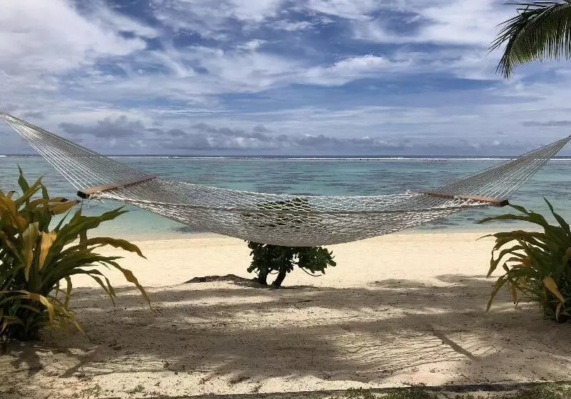 Motu Beachfront Art Villas