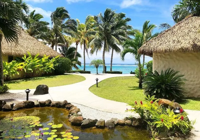 Motu Beachfront Art Villas