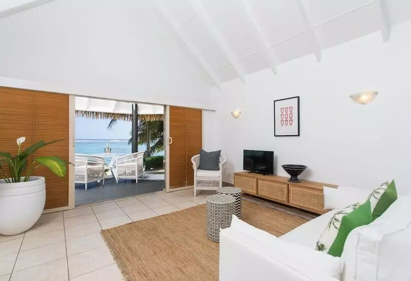 Motu Beachfront Art Villas