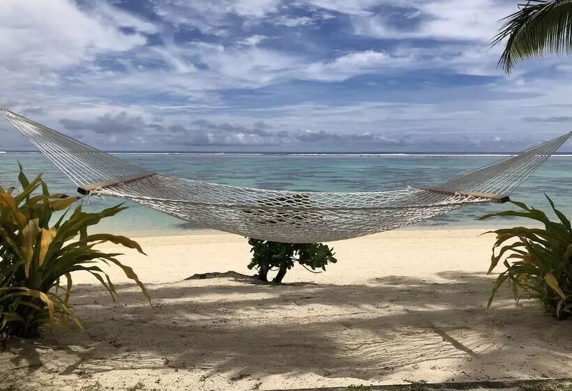 Motu Beachfront Art Villas