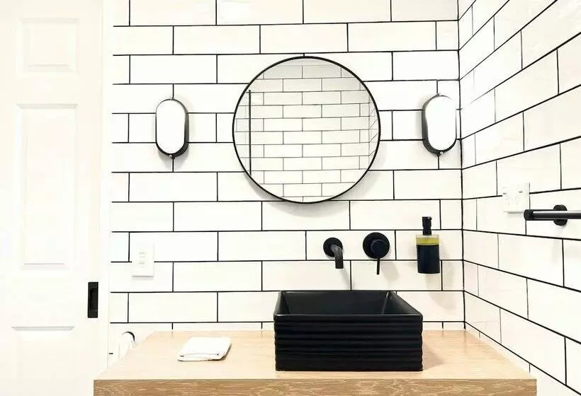 Motu Beachfront Art Villas