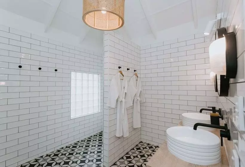 Motu Beachfront Art Villas