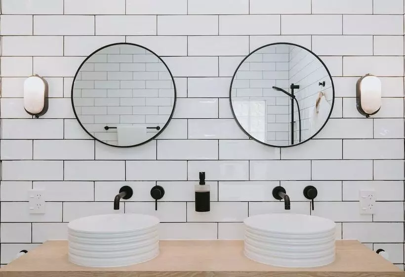 Motu Beachfront Art Villas